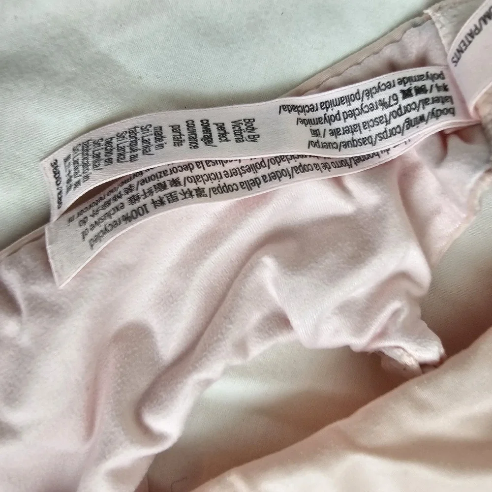 Victoria's Secret Body By Victoria Bra Size 36DD Pink Lined Perfect Coverage
